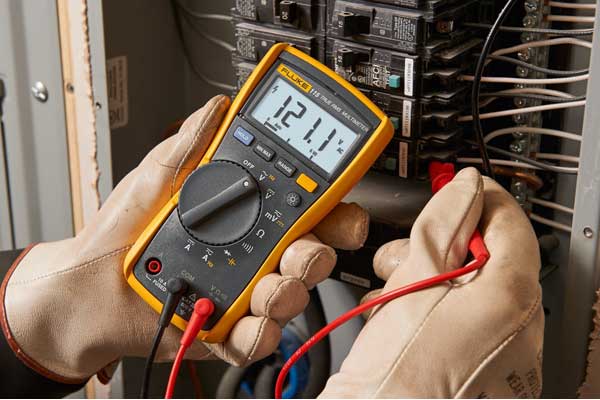 Fluke 115 Compact Digital Multimeter